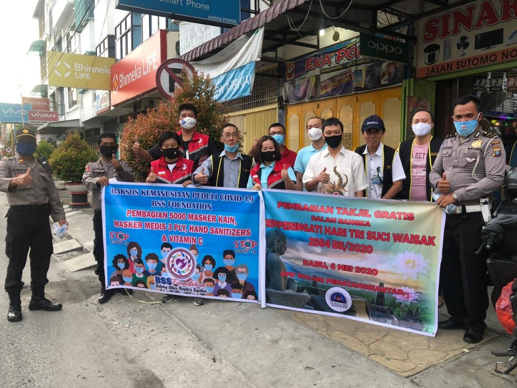 BSS Foundation Cegah Penyebaran Covid-19 di Siantar, Bagikan 5000 Paket Masker BSS Foundation Cegah Penyebaran Covid-19 di Siantar, Bagikan 5000 Paket Masker