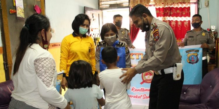 Bakti Sosial Satlantas Polres Siantar Sambut HUT Ke-74 Bhayangkara Bakti Sosial Satlantas Polres Siantar Sambut HUT Ke-74 Bhayangkara