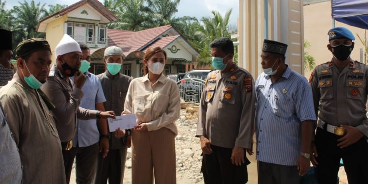 Polres Labuhanbatu dan Bhayangkari Laksanakan Baksos Peduli Masyarakat Polres Labuhanbatu dan Bhayangkari Laksanakan Baksos Peduli Masyarakat