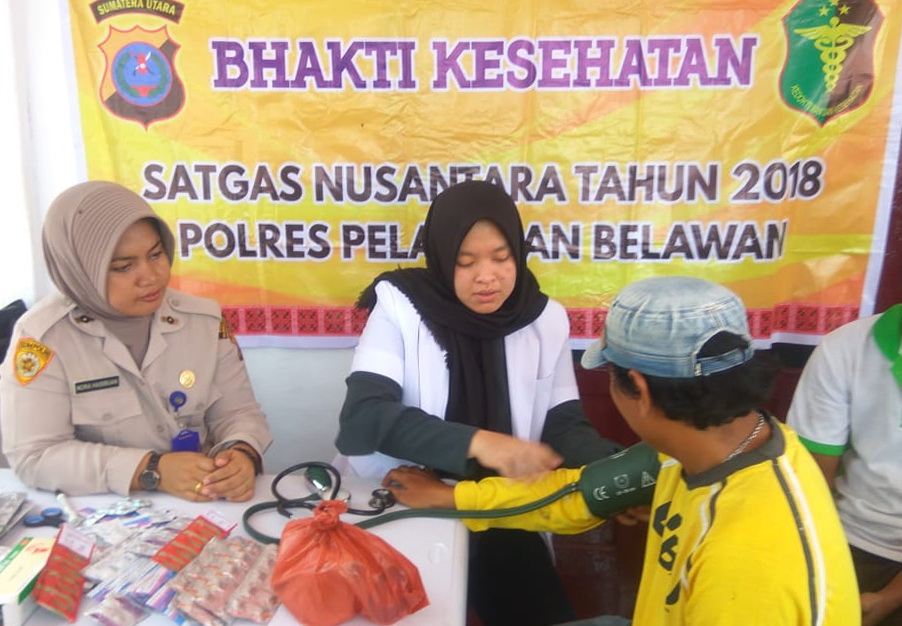 Jumat Barokah, Polres Pelabuhan Belawan Gelar Pengobatan dan Pembagian Makanan Gratis