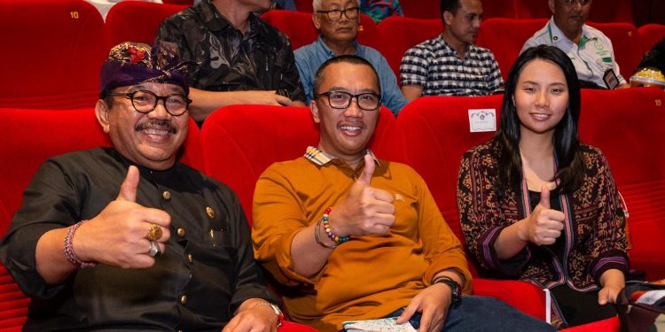 Romantika Film Bali: Beats of Paradise Karya Livi Zheng Romantika Film Bali: Beats of Paradise Karya Livi Zheng