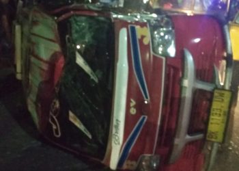 Angkot Bandar Jaya Terbalik di Jalan Asahan, Sejumlah Penumpangnya Luka-luka