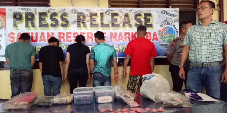 Bandar Narkoba dari Bah Jambi Dibekuk Polres Siantar, Puluhan Ekstasi dan Sabu Diamankan