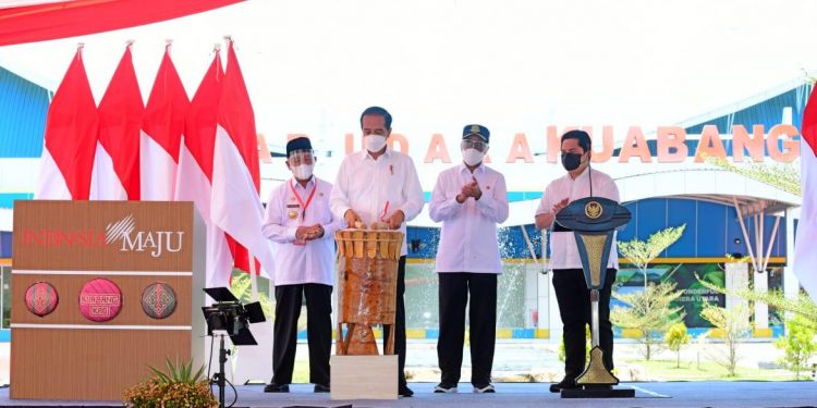 Presiden Jokowi Resmikan Terminal Baru Bandara Kuabang di Halmahera Utara Presiden Jokowi Resmikan Terminal Baru Bandara Kuabang di Halmahera Utara