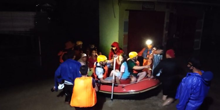 Siaga Banjir Berakhir, Dianjutkan Evakuasi Korban Tanah Longsor Siaga Banjir Berakhir, Dianjutkan Evakuasi Korban Tanah Longsor