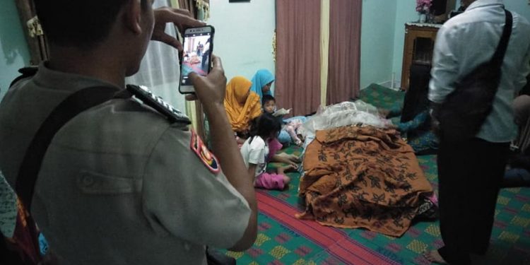 Seorang Wanita Tewas Kesetrum Saat Banjir di Simalungun Seorang Wanita Tewas Kesetrum Saat Banjir di Simalungun