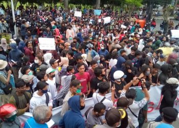 Polisi Terluka dalam Aksi Unras di Siantar, Pimpinan Aksi Bantah Lemparan Batu dari Pihaknya