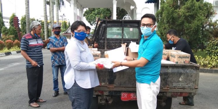 Usai Rapid Test, 36 Keluarga di Kelurahan Bantan Terima Sembako dari Pemko Siantar