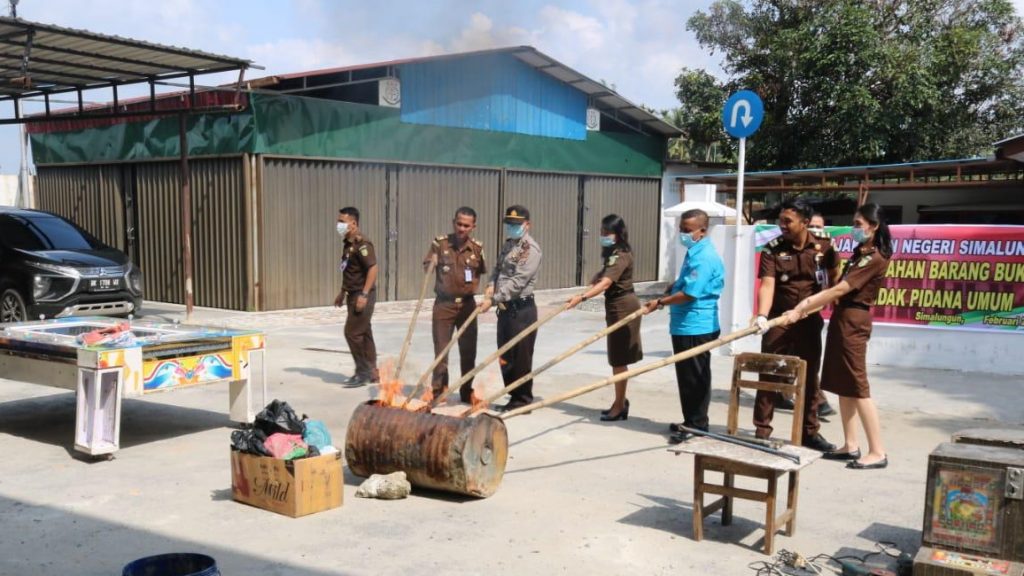 Mesin Judi Tembak Ikan Dirusak di Kejaksaan Negeri Simalungun