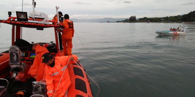 Candra Simbolon Korban Tenggelam di Danau Toba Belum Ditemukan dan Pencarian Dihentikan Candra Simbolon Korban Tenggelam di Danau Toba Belum Ditemukan dan Pencarian Dihentikan