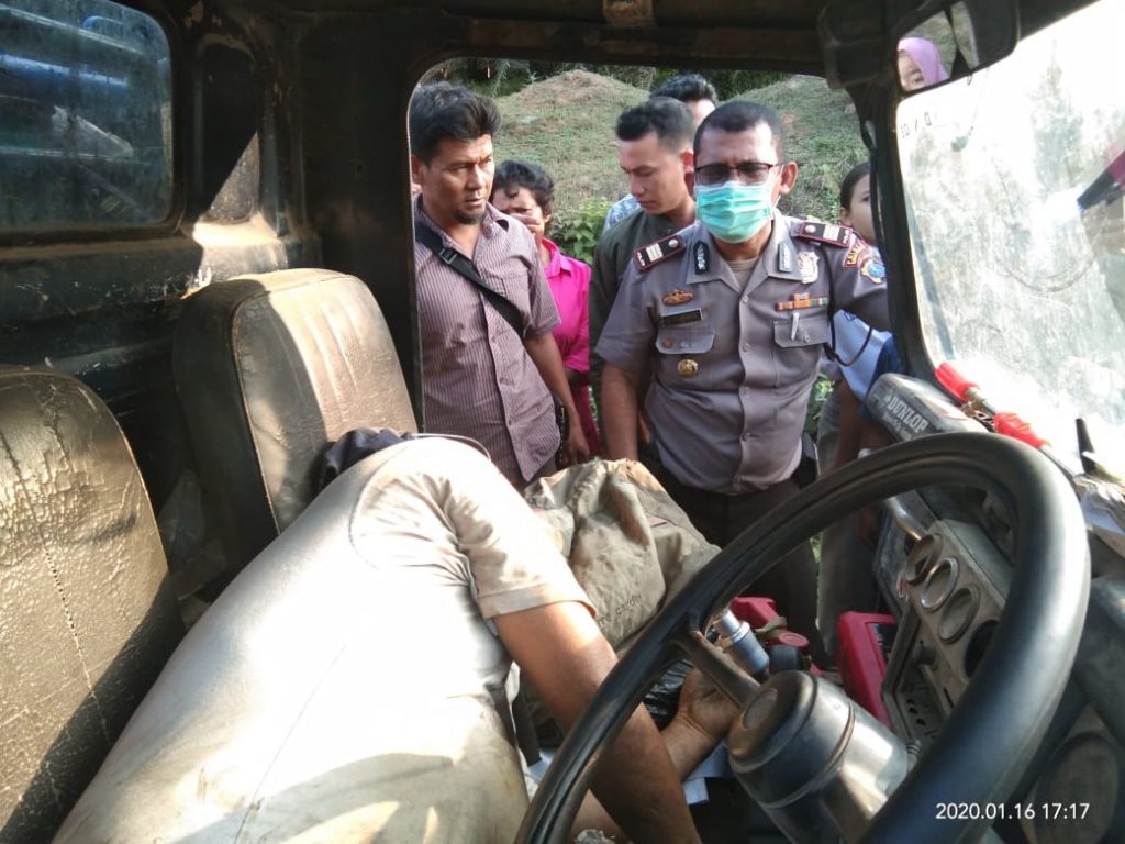 Bawa Racun, Pria Asal Batubara Ditemukan Tewas Dalam Mobil di Simalungun Bawa Racun, Pria Asal Batubara Ditemukan Tewas Dalam Mobil di Simalungun