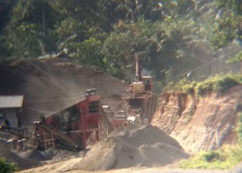 Usaha Pemecahan Batu di Bantaran Sungai Bilah Labuhanbatu Tak Kantongi Izin