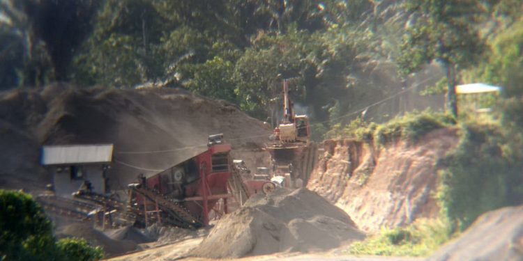 Usaha Pemecahan Batu di Bantaran Sungai Bilah Labuhanbatu Tak Kantongi Izin Usaha Pemecahan Batu di Bantaran Sungai Bilah Labuhanbatu Tak Kantongi Izin