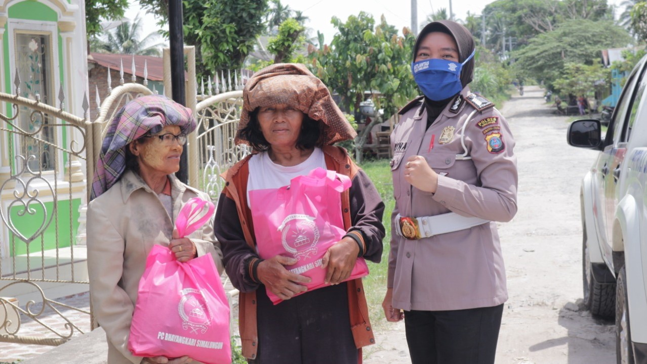 Bhayangkari Cabang Simalungun Berikan Bantuan untuk Perempuan dan Anak