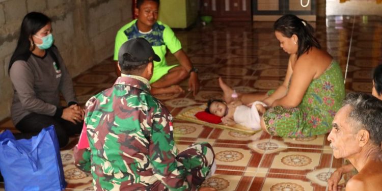 Bakti TNI di Wiltas, Satgas Yonif 133/YS Atasi Masalah Keluarga Bayi Gizi Buruk Bakti TNI di Wiltas, Satgas Yonif 133/YS Atasi Masalah Keluarga Bayi Gizi Buruk