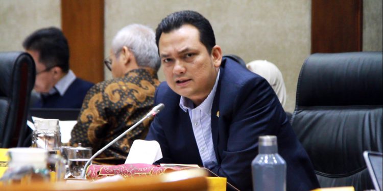 Martin Manurung Minta Sandiaga Uno Percepat Visi Presiden Terkait Danau Toba Martin Manurung Minta Sandiaga Uno Percepat Visi Presiden Terkait Danau Toba