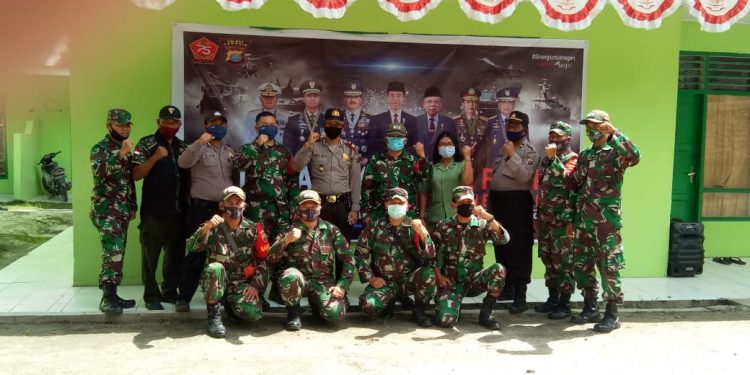 Polsek Harian Berikan Kue untuk Koramil 04/HB di Hari Jadi TNI Polsek Harian Berikan Kue untuk Koramil 04/HB di Hari Jadi TNI