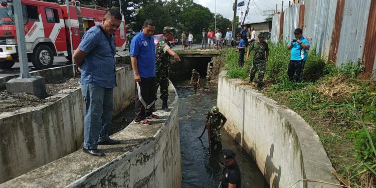 Jumat Bersih Kodam I Bukit Barisan Bersama Pemko Menormalisasi Sungai Bedera Jumat Bersih Kodam I Bukit Barisan Bersama Pemko Menormalisasi Sungai Bedera