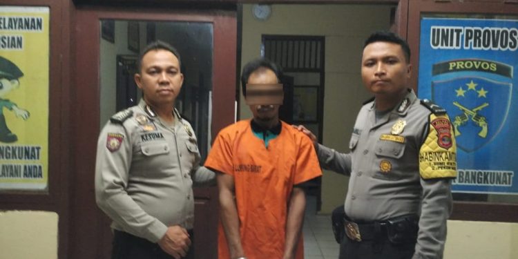 Bejat, Orang Tua Empat Kali Setubuhi dan Cabuli Anaknya yang Masih Belia Bejat, Orang Tua Empat Kali Setubuhi dan Cabuli Anaknya yang Masih Belia