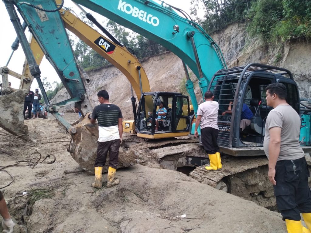 Jenazah Zoin Paribo Siregar, Operator Escavator yang jatuh ke Sungai Akhirnya Ditemukan
