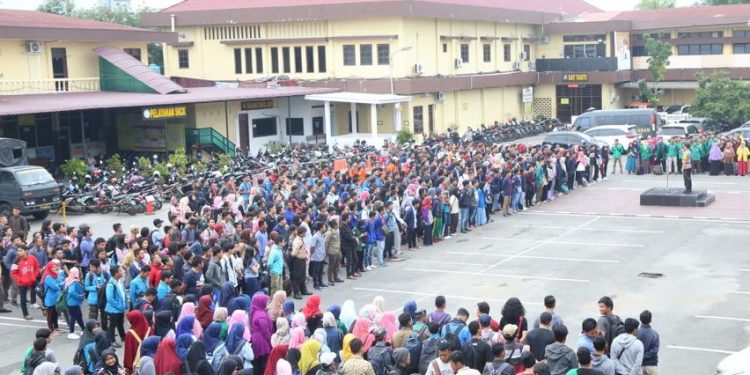 Kapolrestabes Medan Berangkatkan Ratusan Mahasiswa Pelatihan Penangulangan Bencana Kapolrestabes Medan Berangkatkan Ratusan Mahasiswa Pelatihan Penangulangan Bencana