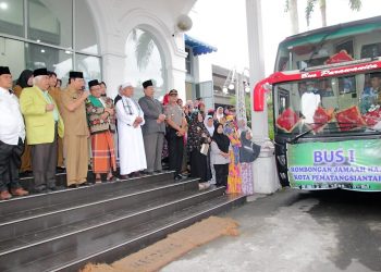 Wakil Walikota Siantar Berangkatkan Hefriansyah dan Zainal Purba Ke Tanah Suci Mekkah