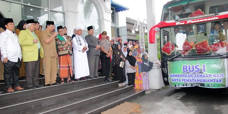 Wakil Walikota Siantar Berangkatkan Hefriansyah dan Zainal Purba Ke Tanah Suci Mekkah