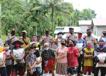Polres Nisel Bagikan 40 Karung Beras dan Masker