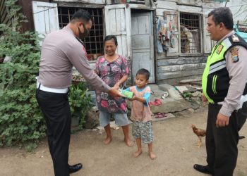 Bhayangkari Simalungun Berbagi Makan Siang Gratis