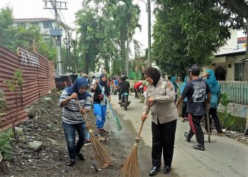 Aksi Jumat Bersih Polsek Medan Baru Bersama Warga