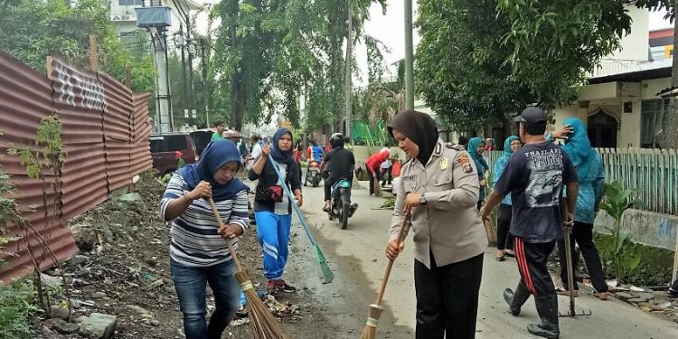 Aksi Jumat Bersih Polsek Medan Baru Bersama Warga Aksi Jumat Bersih Polsek Medan Baru Bersama Warga