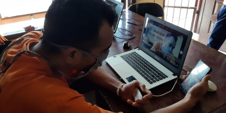 Putus Mata Rantai COVID-19, Besuk Tahanan di Polres Simalungun Digelar Online