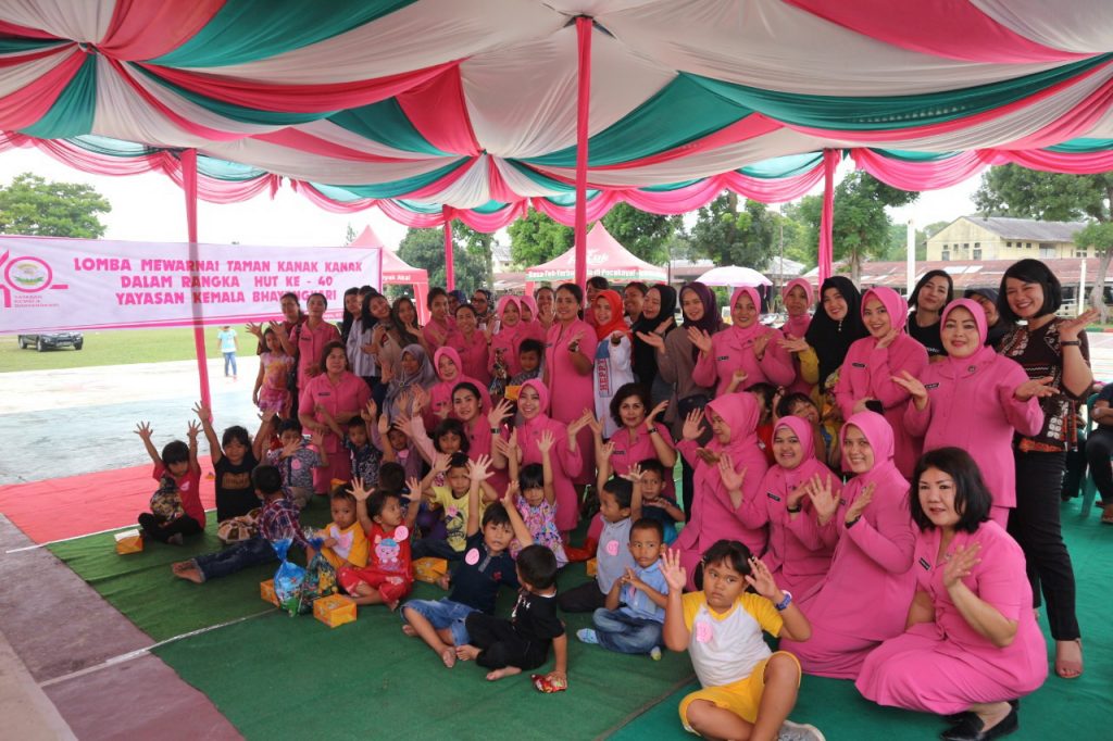 Bhayangkari Cabang Simalungun Gelar Lomba Mewarnai Bhayangkari Cabang Simalungun Gelar Lomba Mewarnai