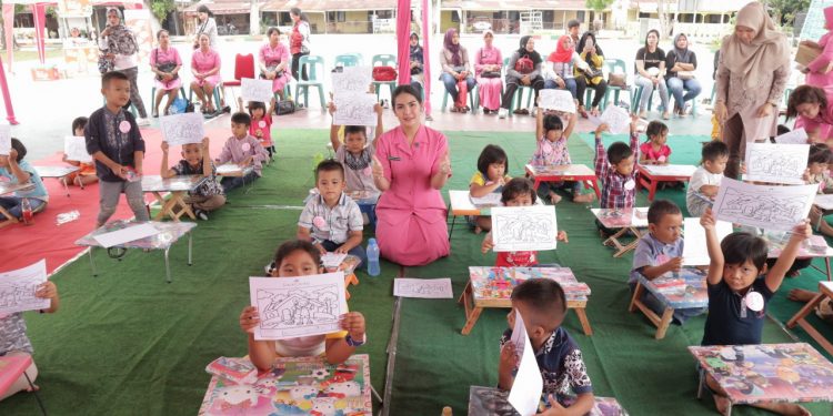 Bhayangkari Cabang Simalungun Gelar Lomba Mewarnai Bhayangkari Cabang Simalungun Gelar Lomba Mewarnai