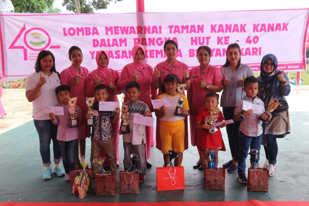 Bhayangkari Cabang Simalungun Gelar Lomba Mewarnai Bhayangkari Cabang Simalungun Gelar Lomba Mewarnai