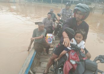 Dua Personil Bhabinkamtibmas Polsek Natal Tulus Dan Ikhlas Bertugas