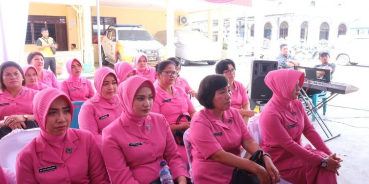 Ratusan Bhayangkari Polres Simalungun Tatap Muka dengan Kapolres Ratusan Bhayangkari Polres Simalungun Tatap Muka dengan Kapolres