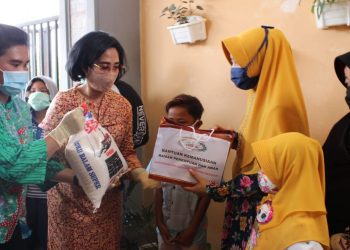 Bhayangkari Polres Sergai Salurkan Bantuan untuk Perempuan dan Anak Terdampak Covid-19