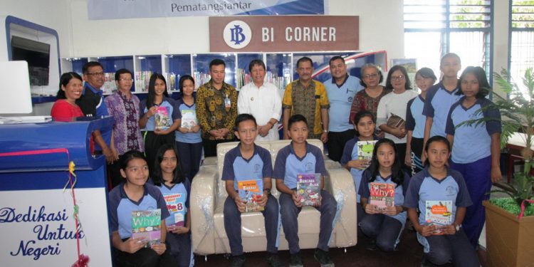 Giliran SMP Negeri 3 Siantar Terima Perpustakaan BI Corner