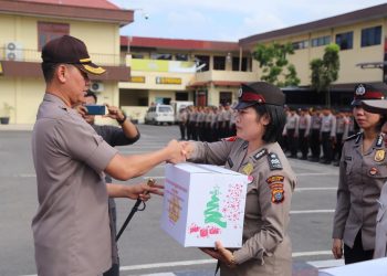 Polrestabes Medan Gelar Upacara Peringatan Hari Ibu serta Pemberian Bingkisan Natal