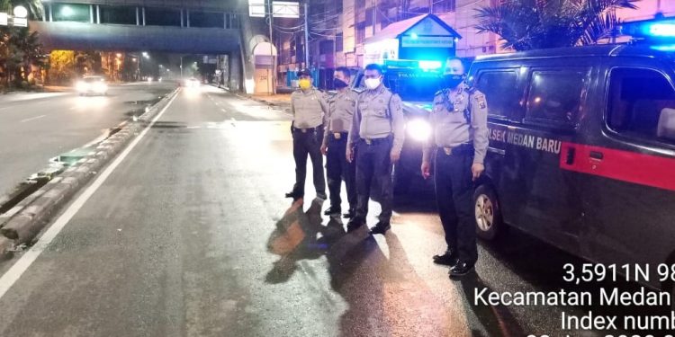 Polsek Medan Baru Patroli Malam untuk Beri Rasa Nyaman Masyarakat Polsek Medan Baru Patroli Malam untuk Beri Rasa Nyaman Masyarakat