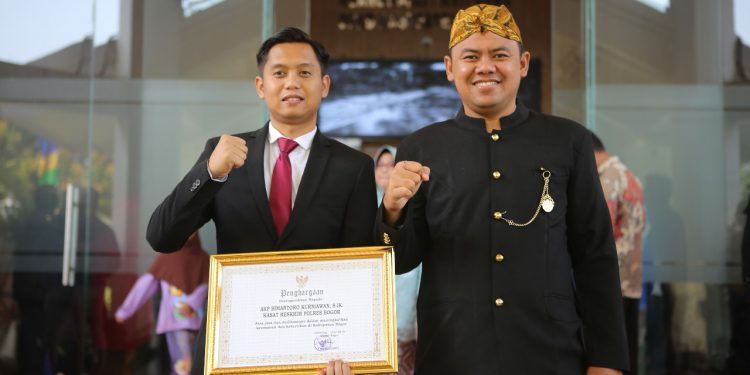 Kasat Reskrim Polres Bogor Mendapatkan Penghargaan Kabupaten Bogor Award