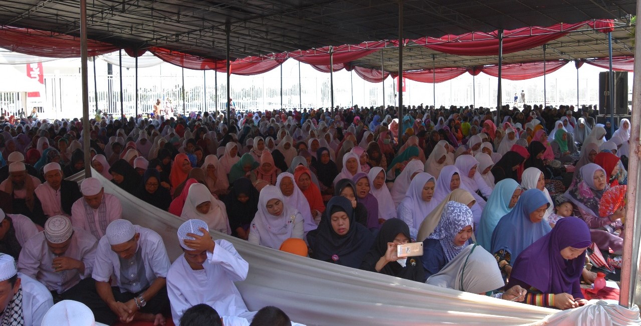 May Day, Ribuan Buruh Menangis saat Istighosah dan Zikir bersama Ustadz Arifin Ilham