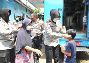 PSBB Ditetapkan, Polres Bogor Buka Dapur Umum dan Bagikan 1000 Nasi Bungkus