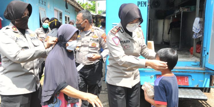 PSBB Ditetapkan, Polres Bogor Buka Dapur Umum dan Bagikan 1000 Nasi Bungkus