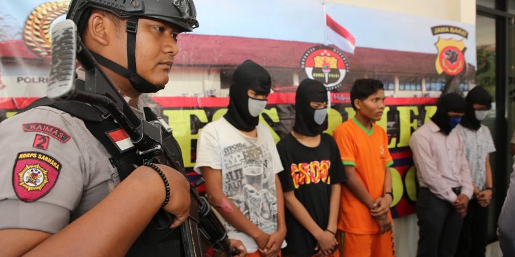 Tiga Pelaku Perampokan dan Penadah Diringkus