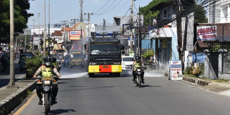 Polres Bogor Lakukan Penyemprotan Desinfektan di 10 Kecamatan