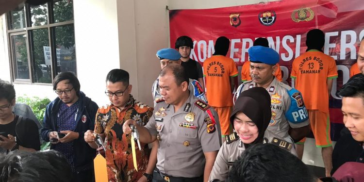 Sat Reskrim Polres Bogor Ungkap Kasus Perampokan Bersenpi