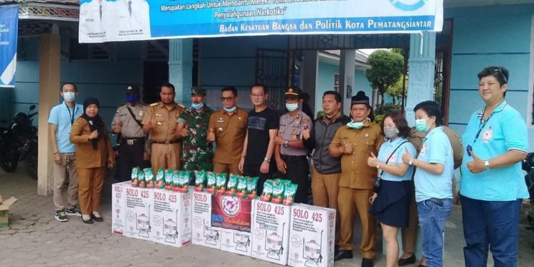 BSS Foundation Sumbangkan Alat Semprot dan Disinfektan ke Kantor Camat Siantar Barat