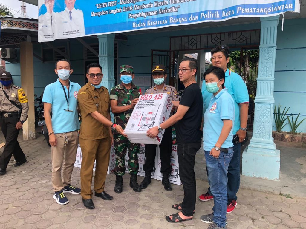 BSS Foundation Sumbangkan Alat Semprot dan Disinfektan ke Kantor Camat Siantar Barat